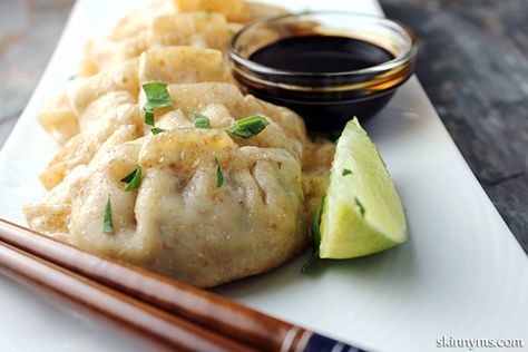 Vegetable #Wontons with Honey Sesame Sauce #healthychinesefood Honey Sesame Sauce, Vegetable Wontons, Asian Appetizers, Vegetable Dumplings, Shredded Cabbage, Healthy Appetizer, Wonton Recipes, Honey Sesame, Shredded Carrots