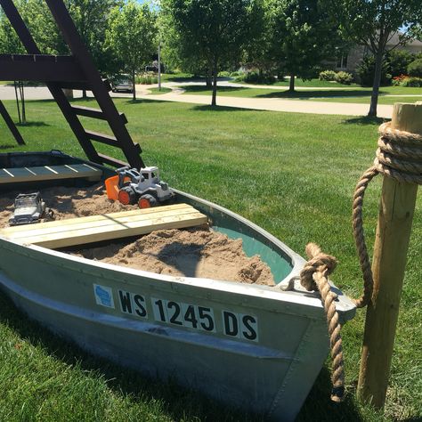 Old Boat Sand Boxes, Boat Sandbox Ideas, Play Boat Backyard, Boat Sandpit, Boat Playground, Boat Sandbox, Boat Planter, Boat Garden, Backyard Fort