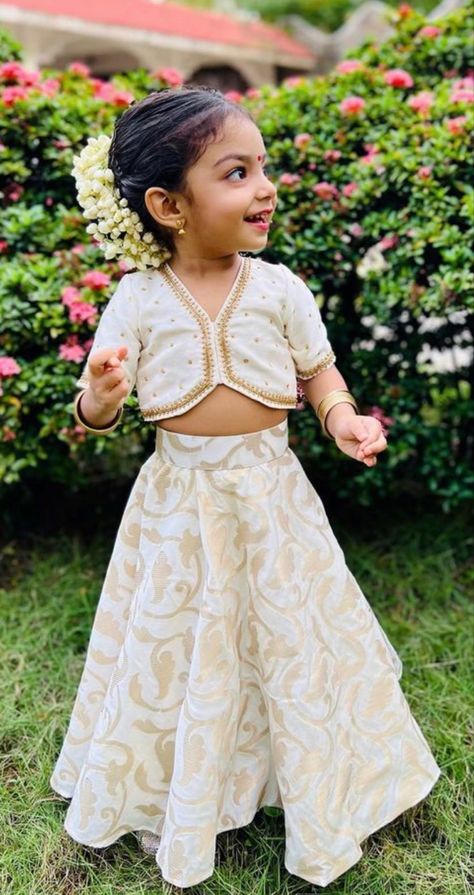 Kids Onam Dress Ideas, Baby Girl Traditional Dress Indian, Baby Girl Indian Outfit, Traditional Dresses For Kids Girl, Baby Girl Ethnic Wear Indian, Skirt And Blouse For Kids, Kids Traditional Wear Indian, Traditional Dress For Baby Girl, Onam Dress Ideas