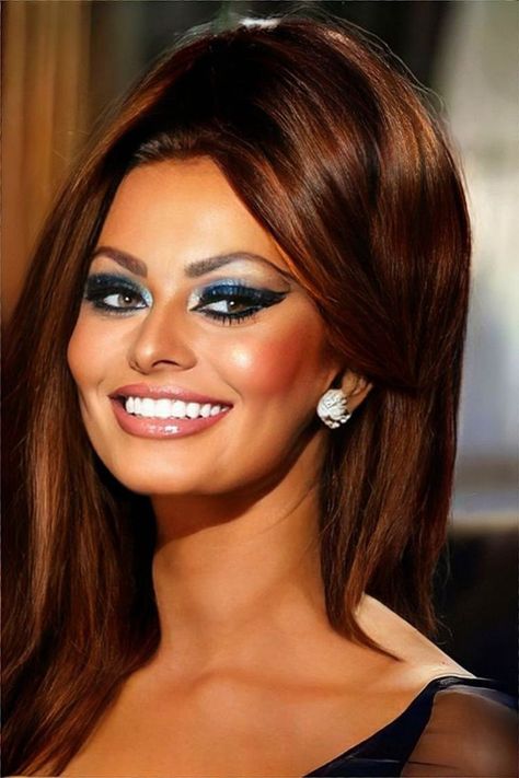 Sophia Loren Eye Makeup, Sophia Loren Hair, Sophia Loren Makeup, 60s Hair And Makeup, Era Makeup, 1960's Makeup, 60s Hair, Vintage Hollywood Glamour, Sofia Loren