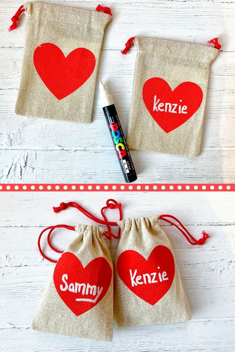 School Valentines Treats, Valentine Candy Bags, Valentine Treat Bags, Valentines Day Bags, Valentine Favors, Valentine Treat, Goodie Bags For Kids, Valentines Gift Bags, Valentinstag Party