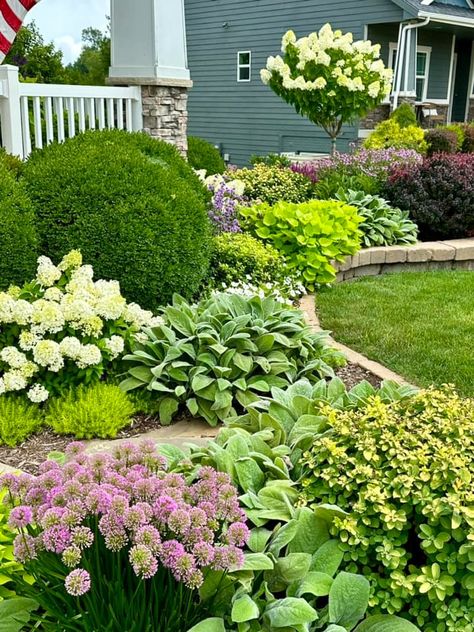 Connecticut Landscaping Front Yard, Maryland Landscaping Ideas, New England Landscape Design, Landscaping Front Of House, Sidewalk Garden, Landscape Bricks, Landscaping With Fountains, Farmhouse Landscape, Privacy Landscaping