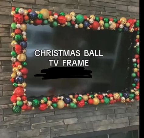 Christmas Ball Tv Frame, Christmas Tv Frame Diy, Frame Around Tv, Family Christmas Crafts, Christmas Frames Diy, Christmas Ornament Frame, Candy Themed Party, Spooky Christmas, Diy Christmas Ornament