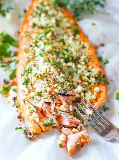 You will love this super flavorful and easy to make Salmon Crusted with Feta and Herbs! Just sprinkle and in the oven it goes! #bakedsalmon #healthybakedsalmon # easybakedsalmon Herb Crusted Salmon, Resep Seafood, Healthy Salmon, Crusted Salmon, Salad Pasta, Salmon Dishes, Resep Diet, Seafood Dinner, Think Food