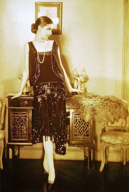 Fashions by Coco Chanel, 1926 @Rob Bokkon, @Mary Bokkon, does this not look exactly like Emma? Style Année 20, 1920s Women, Edward Steichen, 1920 Fashion, 20s Fashion, Flapper Style, Roaring Twenties, Vintage Couture, Black Sequin Dress