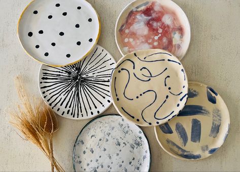 Platos
Plates
Ceramics 
Ceramica
Handmade
Hecho a mano Diy Pottery Painting, Diy Pottery, Clay Ceramics, Pottery Painting, Tablescapes, Decorative Plates, Macrame, Bowl, Ceramics