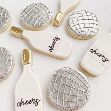 Bridal Shower Glam Theme, Art Deco Bachelorette Party, Nye Bachelorette Party, Glam Bachelorette Theme, Bach Party Cookies, Disco Ball Engagement Party, Disco Ball Sugar Cookies, Classy Disco Party, Disco Ball Cookies