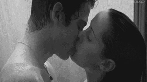 Shower Gif, I Love You Gif, Love You Gif, One Night Stand, Hayden Christensen, Kissing Couples, Love Kiss, Flirting Humor, Jackson Wang