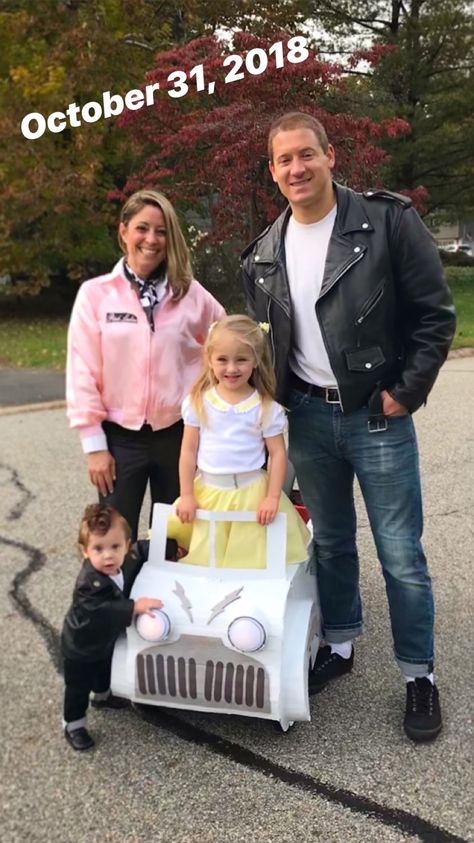 Grease Family Costume Burgular Costume, Grease Family Costume, Grease Outfits, Grease Costume, Sandy Hair, Last Minute Costumes, Family Of Three, Family Of 4, Family Halloween Costumes