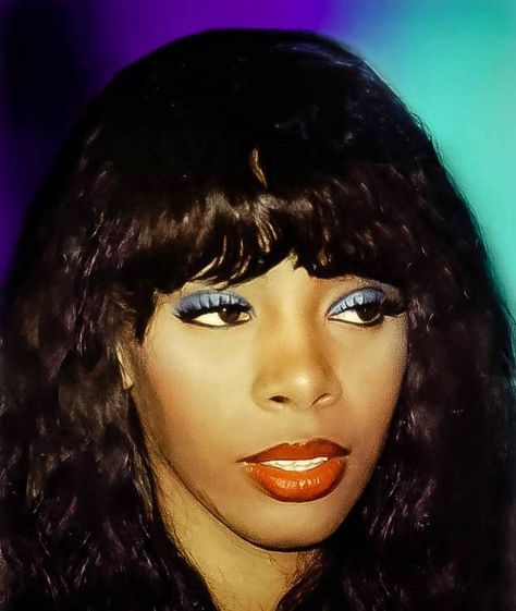 Donna Summer Donna Summer Makeup, Donna Summer 70s, 1970's Makeup, Black Hollywood Glamour, Donna Summers, Summer 70s, Disco Makeup, 70s Makeup, Musica Disco