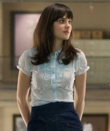 Zooey Deschanel in 500 Days of Summer Zooey Deschanel Hair, Zooey Deschanel Style, Jessica Day, Most Paused Movie Scenes, Manic Pixie Dream Girl, 500 Days Of Summer, 500 Days, Summer Haircuts, Zooey Deschanel