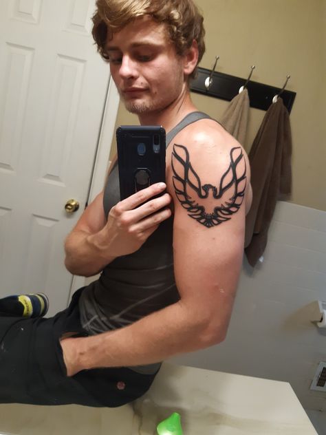 The beginning of a cool firebird tattoo. Firebird Tattoo, 1969 Firebird, Car Tattoos, Pontiac Cars, Pontiac Firebird, Firebird, Fish Tattoos, The Beginning, Tatting