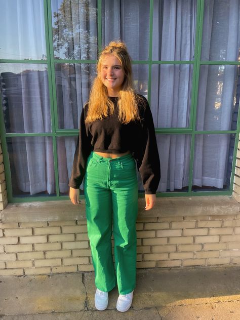 Bright Green Cargo Pants Outfit, Neon Green Pants Outfit, Hanoi Outfit, Bright Green Pants Outfit, Green Cargo Pants Outfit, Neon Pants, Green Pants Outfit, Green Cargo Pants, Cargo Pants Outfit