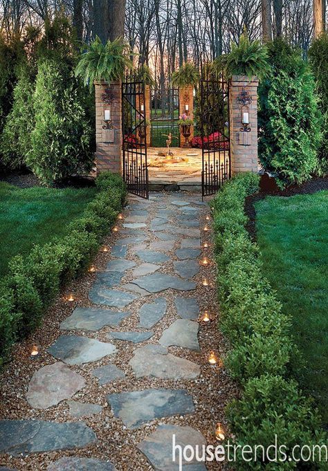 Landscape Edging Stone, Landscape Ideas Front Yard Curb Appeal, Flagstone Pathway, Taman Diy, Meditation Garden, Desain Lanskap, Stone Pathway, Landscape Edging, Diy Pool