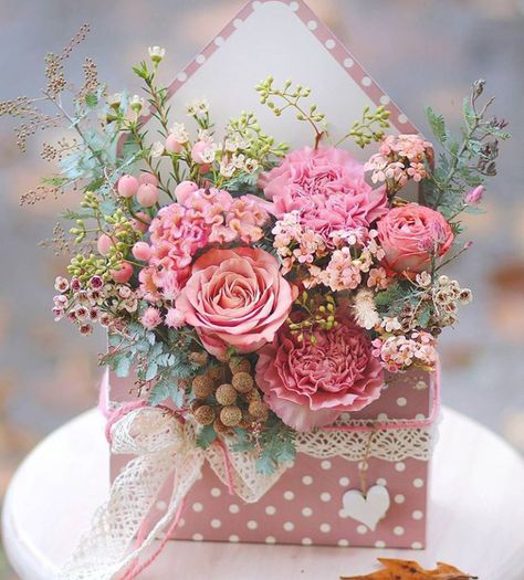 Birthday Flowers Bouquet, Vintage Bouquet, Flower Box Gift, Gift Wrapping Inspiration, Flowers Bouquet Gift, Flower Arrangements Diy, Flower Letters, Trendy Flowers, Beautiful Flower Arrangements