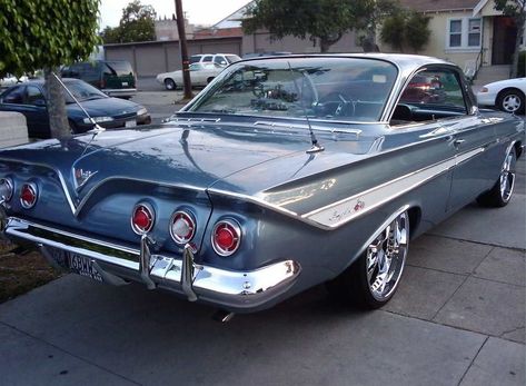 1961 Chevy Impala, Impala 1967, 1961 Impala, Hybrid Trucks, 64 Impala, Classic Cars Chevy, Old Muscle Cars, Lowrider Art, Chevrolet Ss