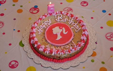 Lauren's Barbie Cookie Cake - delicious Funfetti Sugar Cookie Cake! Barbie Cookie Cake, Cookie Cake Ideas, Sugar Cookie Cake, Cake Barbie, Sugar Cookie Cakes, Cake Delicious, Barbie Birthday Party, Barbie Birthday, Barbie Party