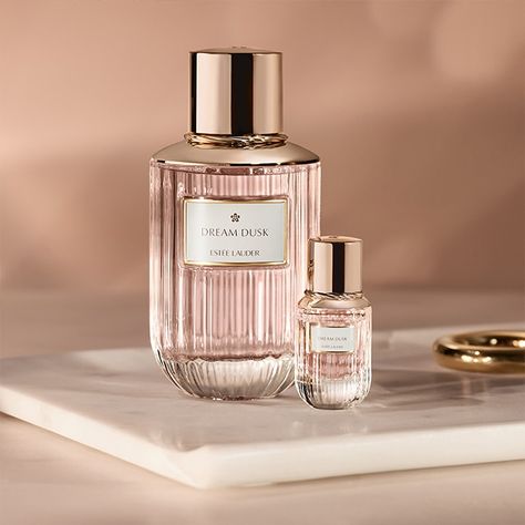 Estee Lauder Perfume, Este Lauder, Fragrances Perfume Woman, Perfume Collection Fragrance, Spring Blossoms, Estée Lauder, Best Perfume, Luxury Fragrance, Luxury Perfume