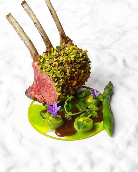 Pistachio Crusted Lamb, Gourmet Food Presentation, Fancy Food Presentation, Art Of Plating, Lamb Shank Recipe, Food Presentation Plates, Gourmet Food Plating, Gourmet Appetizers, Bistro Food