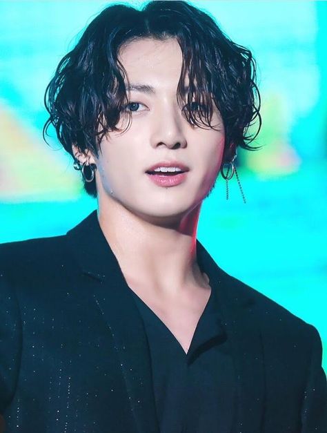 Jungkook Hairstyle, Bts Hairstyle, Jungkook Selca, Celebrity Art, Jung Kook, Fukuoka, Long Hair Cuts, Foto Jungkook, Famous Celebrities