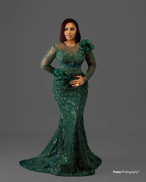 Tailor Catalogue | Designer @tashvogueglobal #tailorcataloguepage | Instagram Mama Lace Gown Styles, Style For Bridesmaid Dress, Bridesmaid Lace Styles, Lace Styles For Women Gown, Green Lace Dress Styles, Lace Gown Style For Women, Owambe Lace Styles 2024, Gown Style For Lace, Lace Gowns For Women