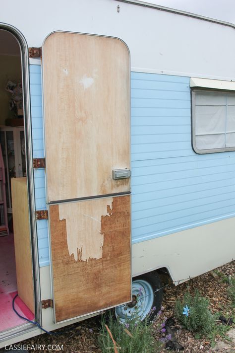 My little vintage caravan - decorating the door Caravan Makeover, Caravan Ideas, Caravan Renovation, Life On A Budget, I Love Autumn, Vintage Caravan, Love Autumn, Watch This Space, Creative Spaces