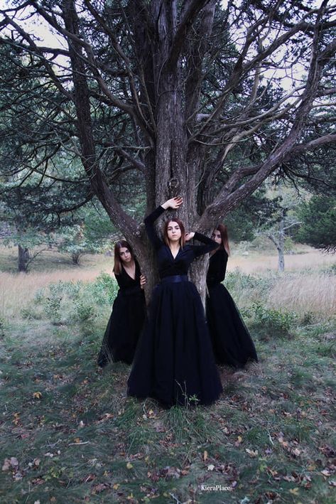 Three Witches Photoshoot, Family Witch Photoshoot, Group Witch Photoshoot, Gothic Family Photoshoot, Best Friend Witch Photoshoot, Witch Coven Photoshoot, Dark Family Photoshoot, Halloween Photoshoot Ideas Women, Witch Photo Shoot