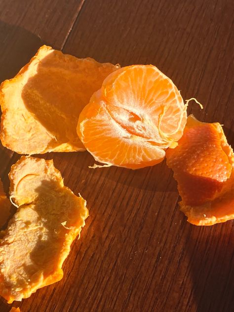 orange Peeling An Orange Aesthetic, Orange Peel Photography, Peeling Orange, Tangerine Still Life Photography, Halo Oranges, Peeled Orange, Mandarin Orange Photography, Orange Photography Fruit, Orange Photography