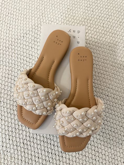 Kids Summer Shoes, Elegant Shoes Heels, Heels Design, Heel Sandals Outfit, Fancy Sandals, Supportive Sandals, Trendy Heels, Pretty Sandals, Shoes Heels Classy