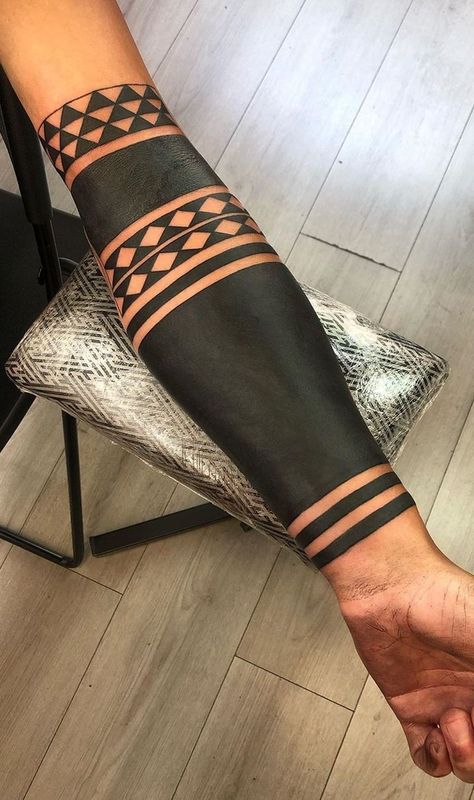 Black Band Tattoo, Herren Hand Tattoos, Black Sleeve Tattoo, Band Tattoos For Men, Cuff Tattoo, All Black Tattoos, Solid Black Tattoo, Geometric Sleeve Tattoo, White Tattoos