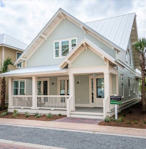 luxury beach house Small Modern Beach House Exterior, Traditional Beach House Exterior, Beachy Home Exterior, Modern Beach House Exterior, Coastal Craftsman, Farmhouse Colonial, Beach Cottage Exterior, Homes In Florida, Metal Roof Houses