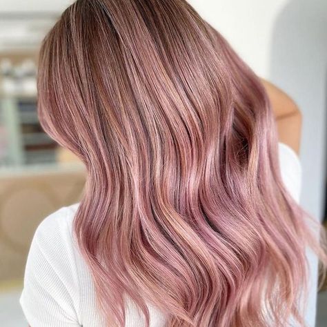 Pale Pink Highlights, Highlights Rose Gold, Baby Pink Hair, Pink Hair Ideas, Pastel Pink Hair Color, Rose Gold Highlights, Rose Gold Ombre, Light Pink Hair, Gold Ombre