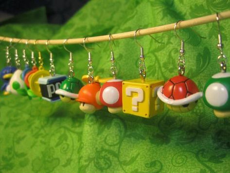 Super Mario characters (Earrings by Jirges @Etsy) #Mario Mario Earrings, Fimo Kawaii, Crea Fimo, Quirky Earrings, Cute Polymer Clay, Clay Jewelry Diy, Cute Clay, Clay Art Projects, Fimo Clay