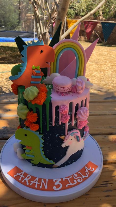 Dinosaur And Unicorn Cake, Dinosaur Unicorn Cake, Unicorn Birthday Party Cake, Aaliyah Birthday, Monster Cakes, Double Birthday Parties, Twins Party, Twin Birthday Cakes, Autumn Birthday