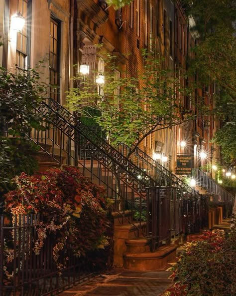 New York Brownstone, Chelsea Nyc, New York Pictures, City Lifestyle, City Living, City Aesthetic, Pretty Places, Urban Landscape, Travel Aesthetic