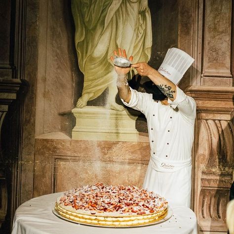 Pizza Wedding Cake, Pizza Wedding, Wedding Cake Options, Italian Wedding Cakes, Sicily Wedding, Tuscan Wedding, Big Cakes, Tuscany Wedding, Wedding Dinner