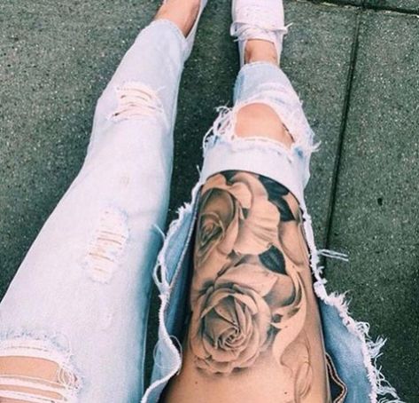 17 Sexy-As-Hell Thigh Tattoos That Will Make You Want To Show Off Your Legs Tattoo Bein Frau, Rosé Legs, Upper Leg Tattoos, Upper Thigh Tattoos, Tattoo Pierna, Tattoo Son, Rose Tattoo Thigh, Thigh Tat, Rose Flower Tattoos