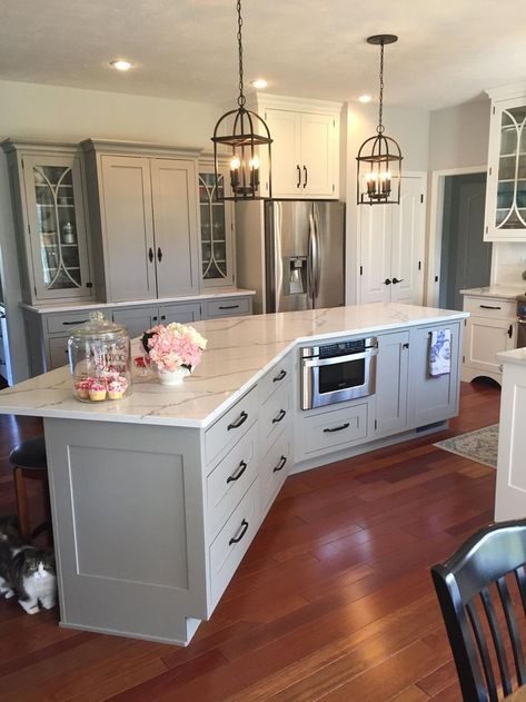 Angled island? Towel bar on pull out garbage? Angled Kitchen Island, Small Kitchen Makeovers, Angled Kitchen, Kitchen Islands Ideas With Seating, Small Kitchen Island, Diy Kitchen Renovation, Kitchen Island With Seating, Smitten Kitchen, Kitchen Island Design