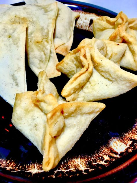 Midnight Munchies, Yummy Asian Food, Wonton Wrapper Recipes, Gluten Free Chinese, Gf Dinner, Vegan Crab, Crab Rangoon, New Year's Food, Wonton Wrappers