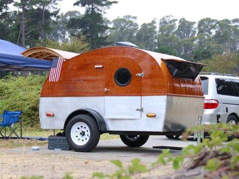 8 Amazing DIY Teardrop Trailer & Camper Kits Diy Teardrop Camper, Diy Travel Trailer, Diy Teardrop Trailer, Teardrop Trailer Plans, Building A Teardrop Trailer, Rv Conversion, Teardrop Camper Plans, Teardrop Camper Trailer, Diy Camper Trailer