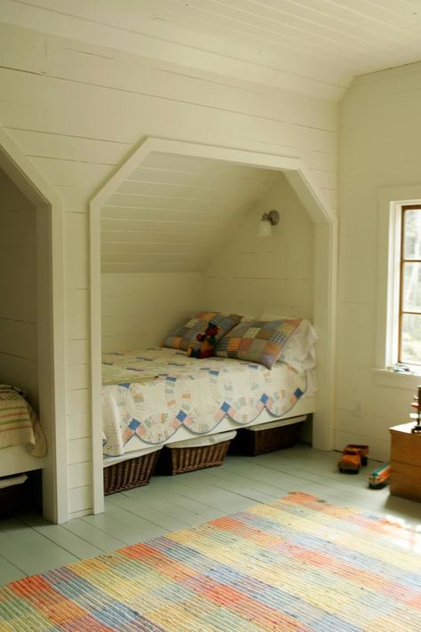 Neat idea for an upstairs room with a slanted ceiling! Wonder if I could do this in the loft. Attic Guest Room, Sleeping Nook, Attic Renovation Ideas, Bed Nook, Sweet Home Style, Teenage Girl Room, Attic Playroom, Built In Bed, Slanted Ceiling