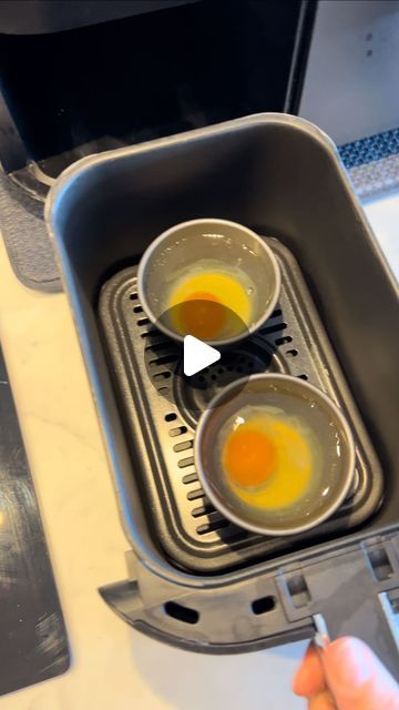 Air Fryed Eggs, Airfryer Recipes Eggs, Poached Egg In Air Fryer, Egg In The Air Fryer, How To Cook Eggs In Air Fryer, Over Easy Eggs In Air Fryer, Cooking Eggs In Air Fryer, Air Fryer Poached Eggs Easy, Eggs Air Fryer Recipes