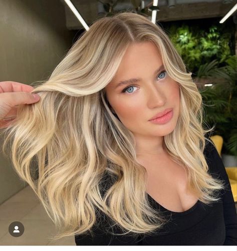 Platinum Blonde Hair Extensions, Balayage Brunette To Blonde, Blonde Hair Goals, Pretty Blonde Hair, Summer Blonde Hair, Blonde Hair Transformations, Black Hair Extensions, Real Human Hair Extensions, Blonde Hair Inspiration