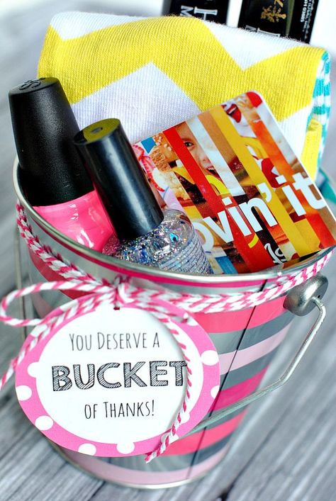 Bucket of Thanks-Cute Way to Say Thank You! Bucket Of Thanks, Volunteer Gifts, Employee Appreciation Gifts, Diy Teacher Gifts, Staff Appreciation, Diy Spring, Teacher Thank You, Gifts For Teachers, Appreciation Gifts