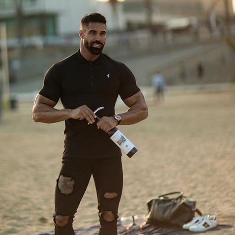 After a long day of city walking, we grabbed a Rioja Reserva in first best store and sat our asses down on the bech. #barcelona #beach #vinotinto . . . Clothes: @fathersons_ Andreas Linder, Barcelona Beach, Men's Fragrance, Sports Hairstyles, Finance Books, Tough Guy, Sport Photography, Long Day, Black Men Fashion