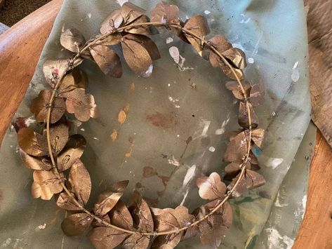 Leafy Metal Wreath From Pop Cans | Hometalk High End Decor, How To Make Metal, Wreath Stand, Christmas Wired Ribbon, Candle Wreaths, Wreath Frame, Pop Cans, Artificial Wreath, Diy Metal