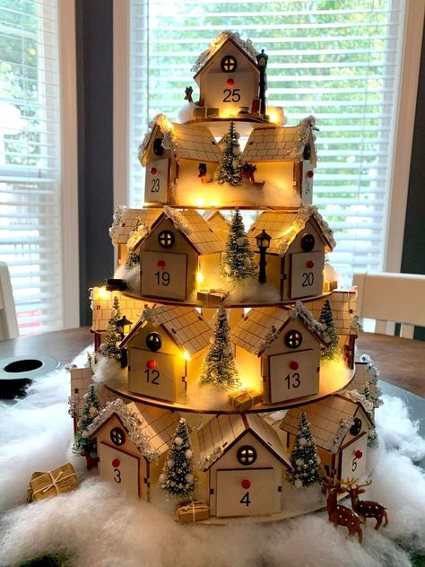 Lobby House, Wooden House Advent Calendar, Holiday Village Display, House Advent Calendar, Advent Calendar House, Advent House, Christmas Tree Village, Christmas Advent Calendar Diy, Advent Calenders