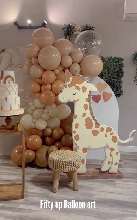 Giraffe Baby Shower Theme, Big Birthday Cake, Jungle Cake, Baby Shower Giraffe, Girl Birthday Decorations, Up Balloons, Baby Shawer, Kids Party Decorations