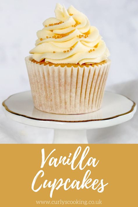 Light and fluffy cupcakes deliciously flavoured with vanilla. You can’t go wrong with a good Vanilla Cupcake and that’s what this recipe is! Easy Vanilla Cupcakes, Fluffy Cupcakes, Small Cupcakes, Vanilla Cupcake Recipe, Large Cupcake, Cupcakes Recipes, Sweet Temptation, Cupcake Cake Designs, Sugar Icing