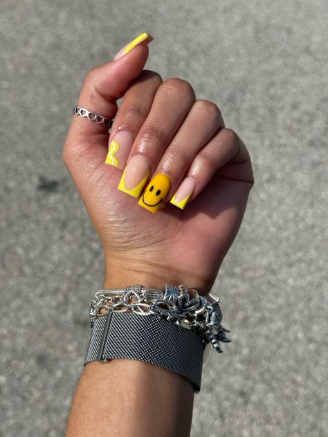 shorties. french tip. yellow. Yellow Short Nails Ideas, Shorties French Tip, Short Yellow Acrylic Nails, Pleasing Nails, Yellow French Tip Nails, Short Yellow Nails, Shellac Toes, Yellow French Tip, Nail Info